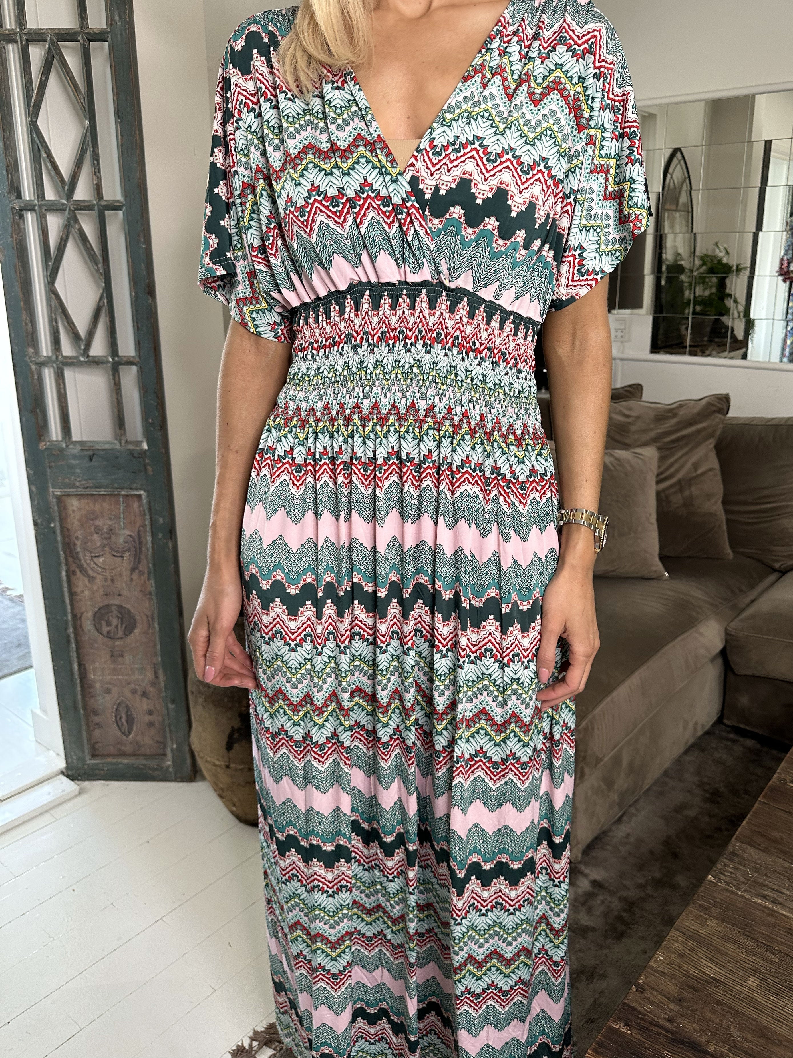 Pams Zigzag - Lang elastisk kjole i krølfrit stof